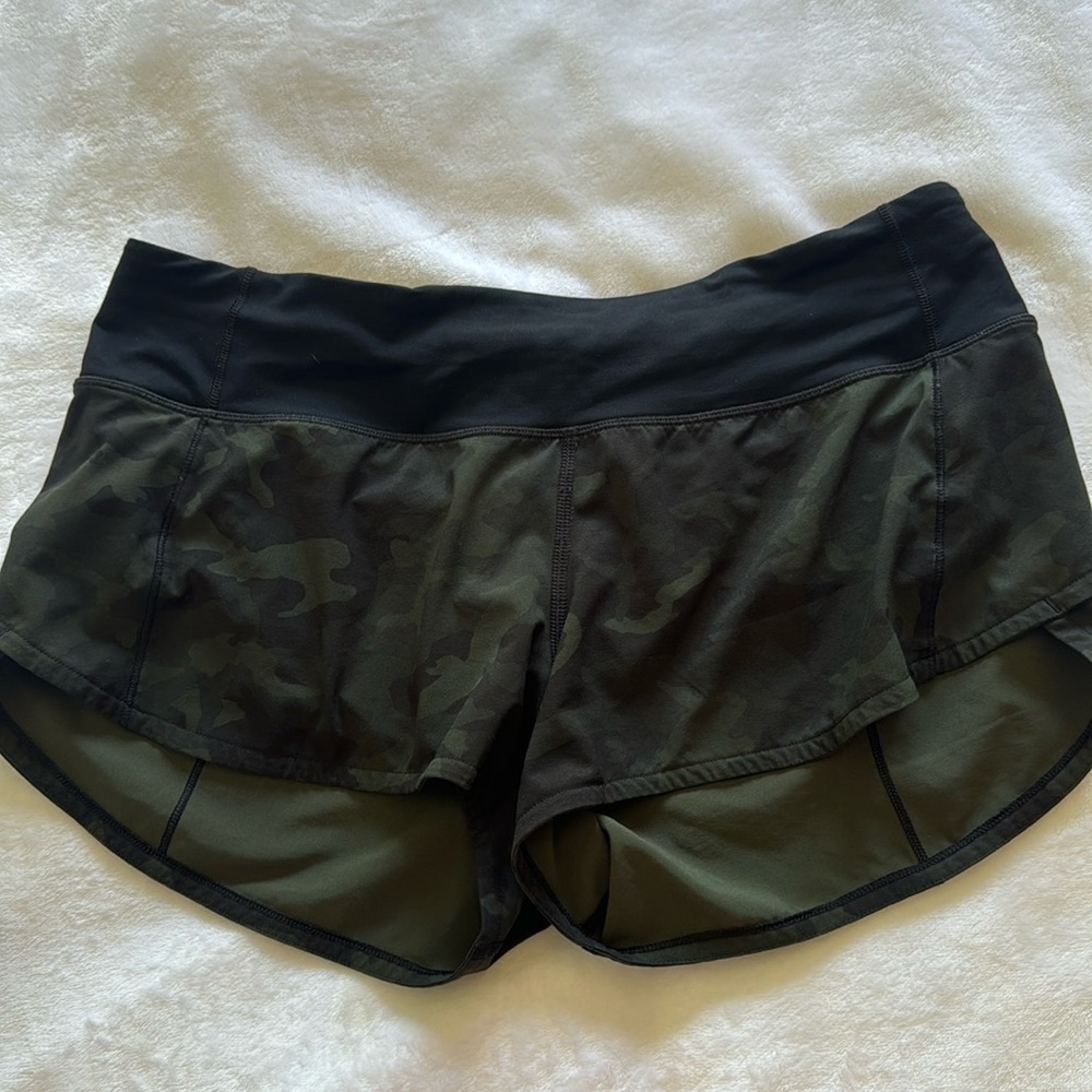 Lululemon low waisted 2.5” speed up shorts, camo, size 6